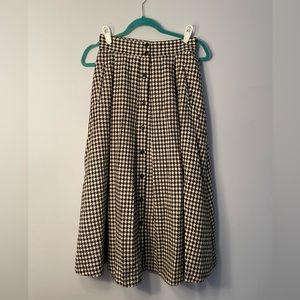 Beautiful houndstooth long skirt